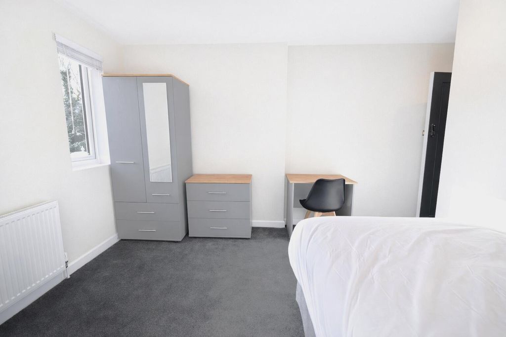 Property photo 2 of 7 Bedroom