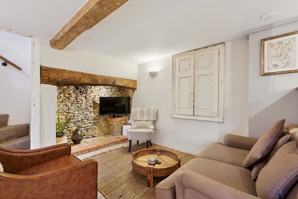 Property photo 3 of 12 Reception