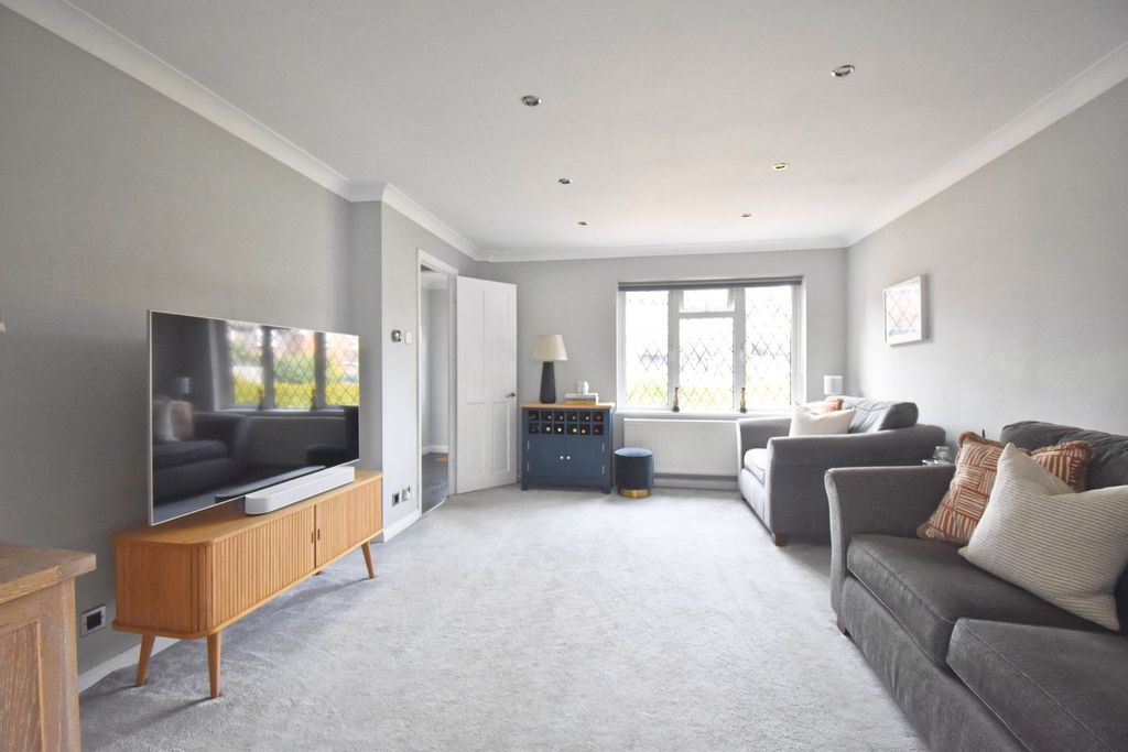 Property photo 3 of 11