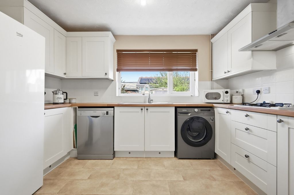 Property photo 2 of 28 5302733