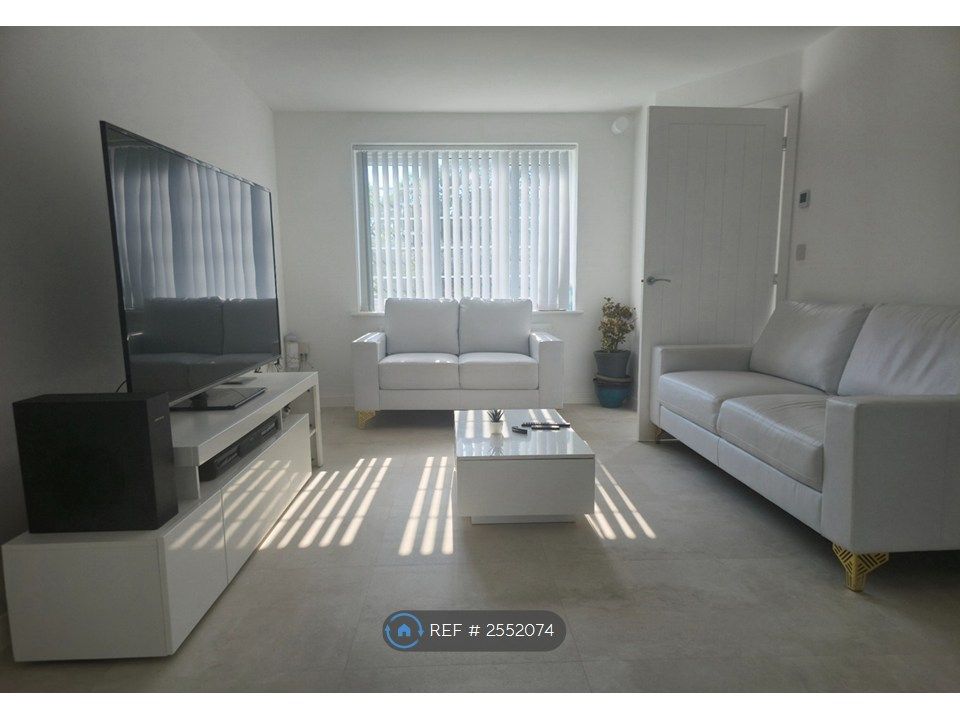 Property photo 1 of 8 Living Room