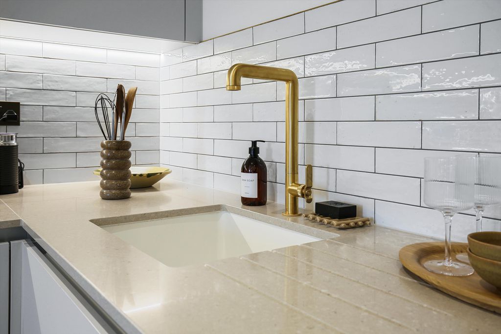 Property photo 3 of 21 Image