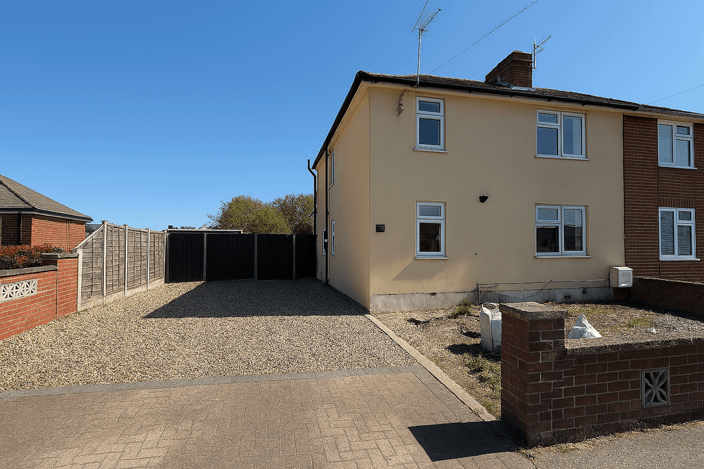 Property photo 1 of 15 Hollingsworth Road, Lowestoft, Nr32 Draft