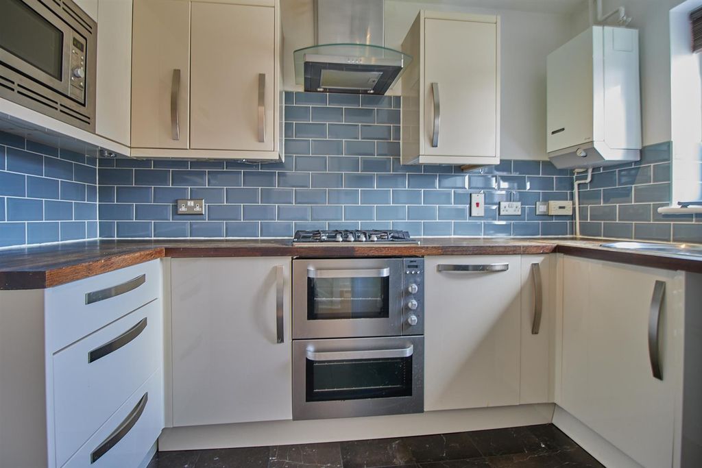 Property photo 3 of 13 Laxford Close Hinckley 2.Jpg