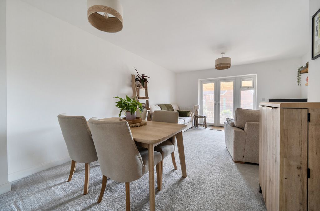 Property photo 3 of 12 1439425-13-69d61E...