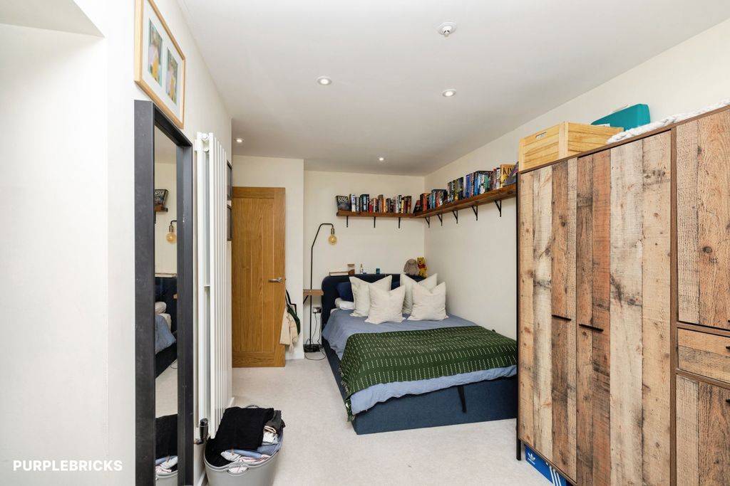 Property photo 3 of 33