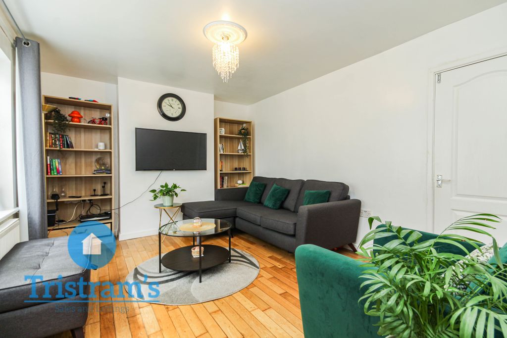 Property photo 2 of 18