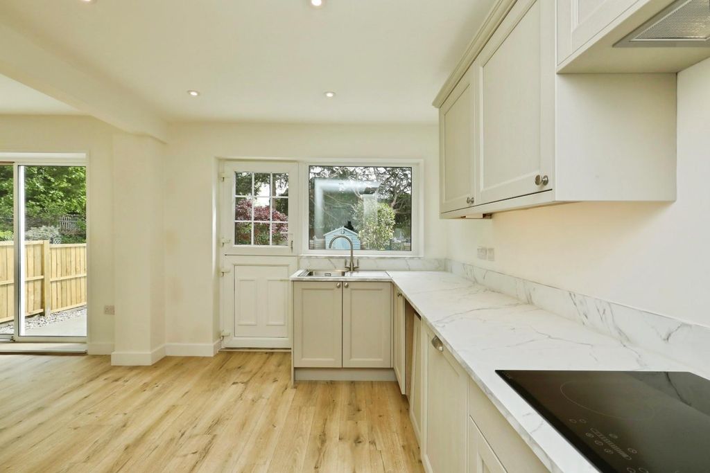 Property photo 2 of 26 Kitchen