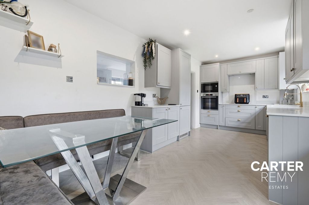 Property photo 2 of 28