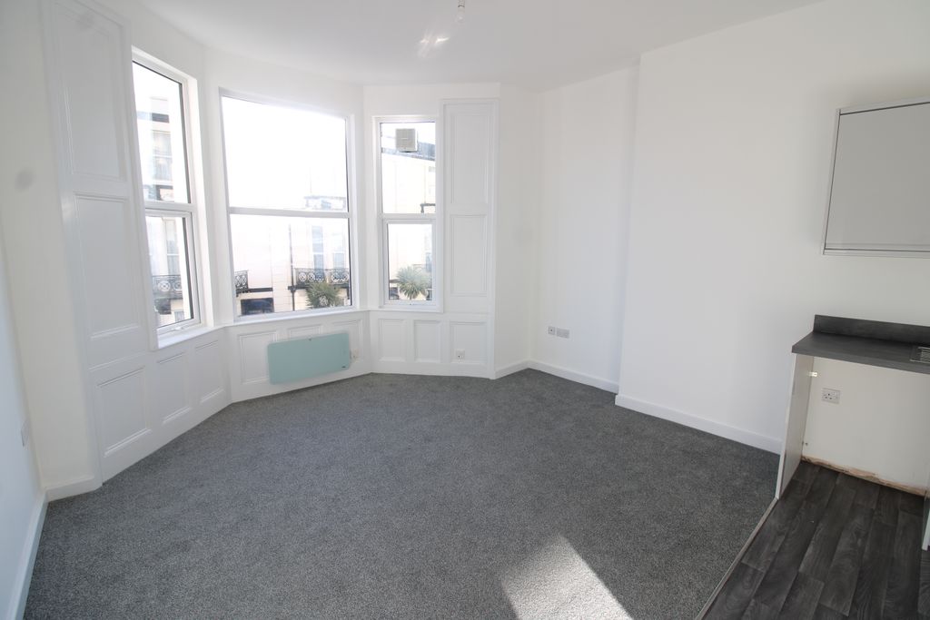 Property photo 2 of 6 Lounge