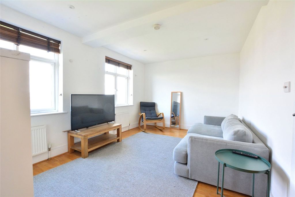 Property photo 2 of 11 Picture No. 24