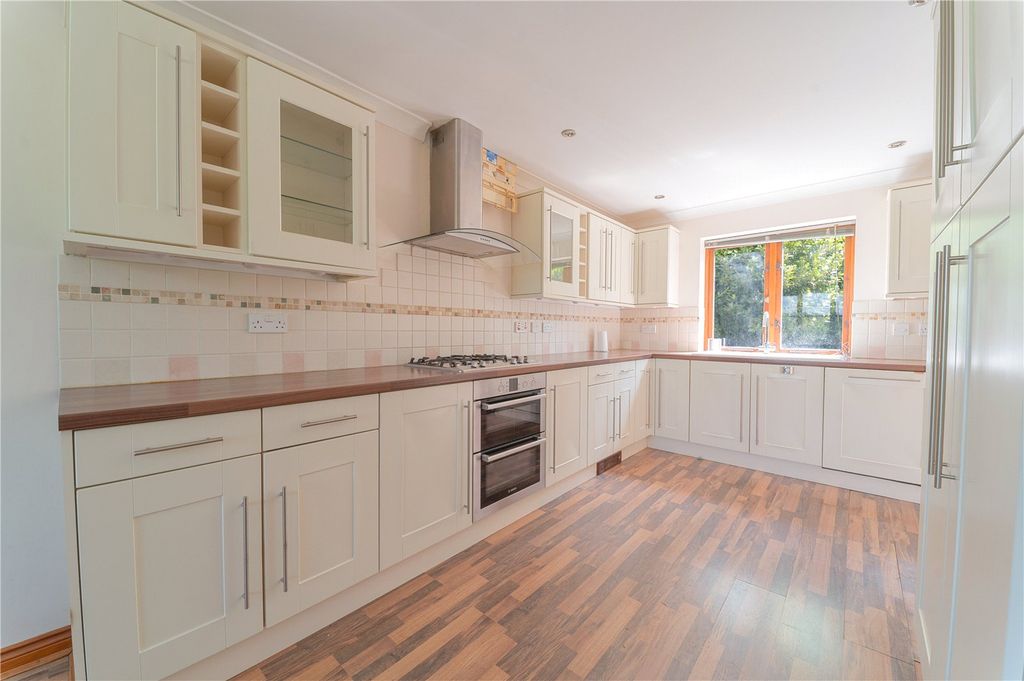 Property photo 3 of 15 Kitchen/Dining Room