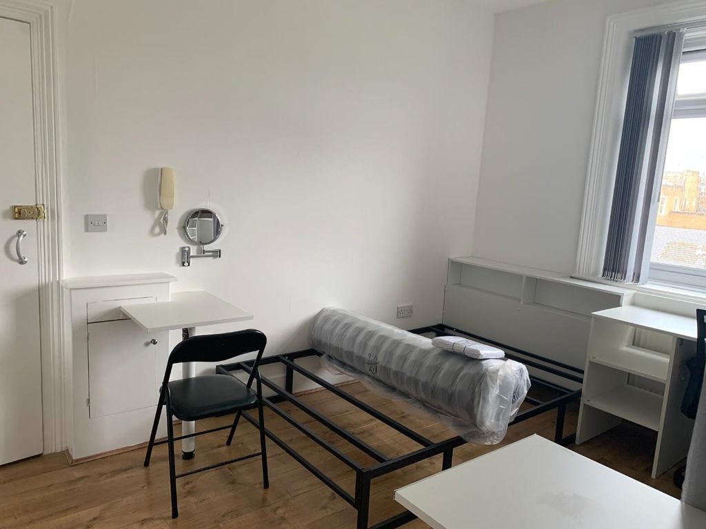 Property photo 3 of 4 Flat 8 - 5.Jpg