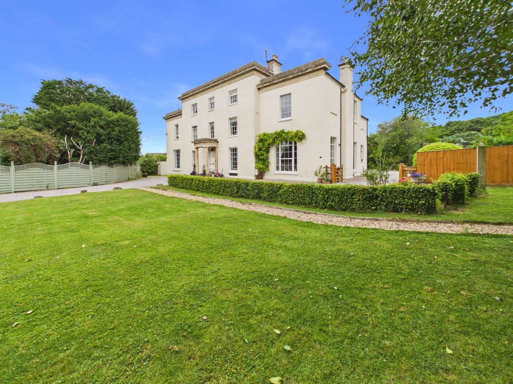 Property photo 1 of 40