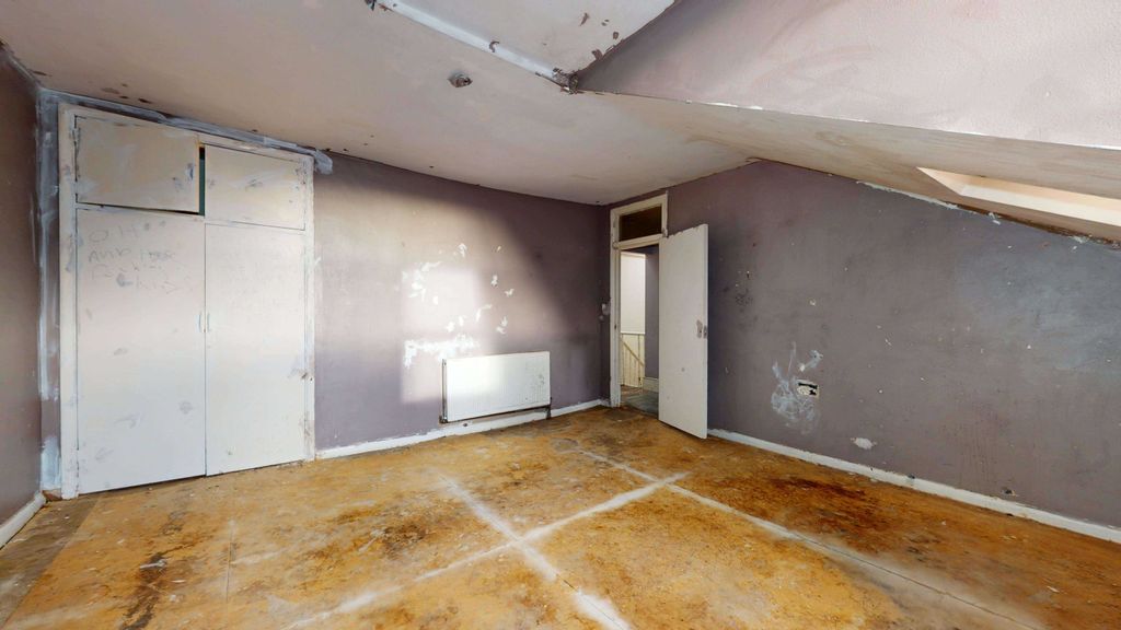 Property photo 2 of 14 Flat D, 67 Queens Drive, Finsbury Park, London, N4 2Bg