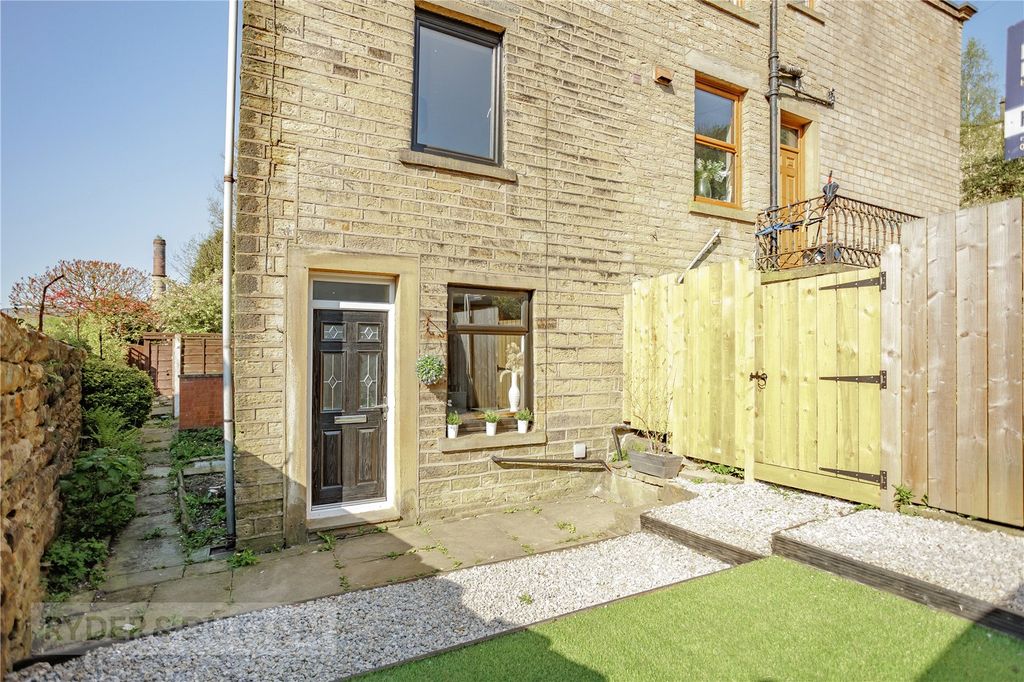 Property photo 1 of 17 Front