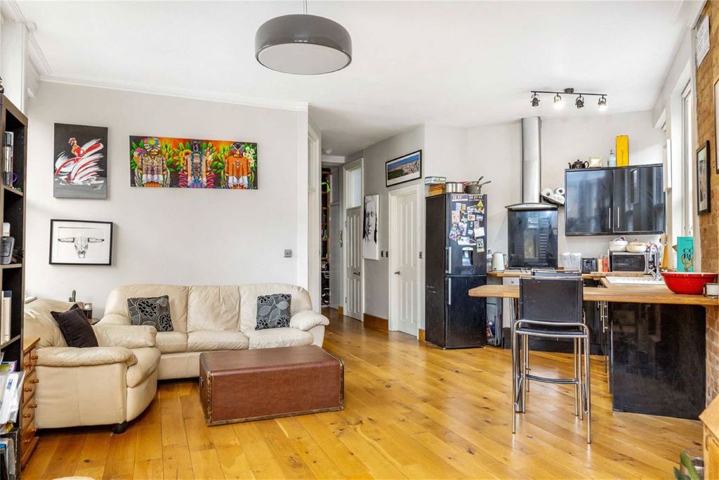 Property photo 2 of 7