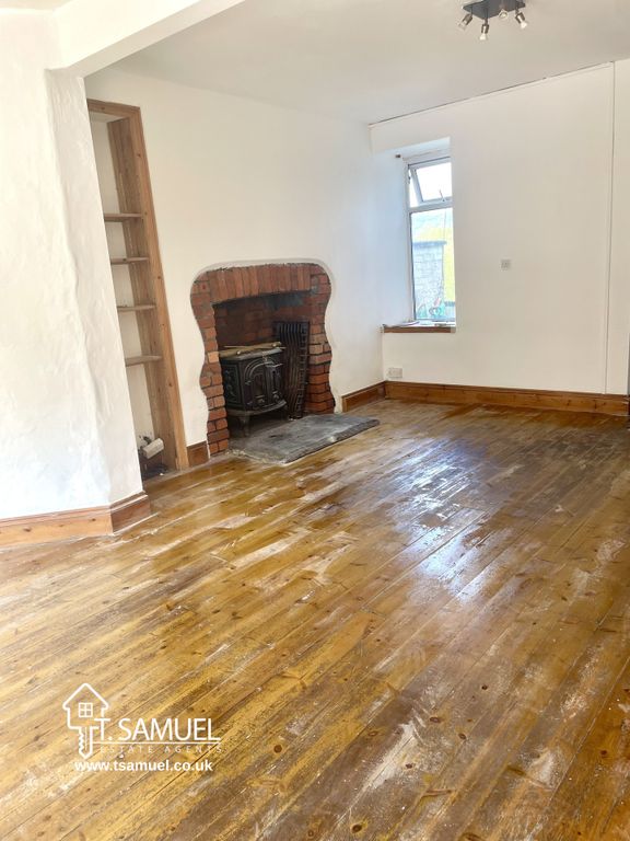 Property photo 3 of 15 Living Room