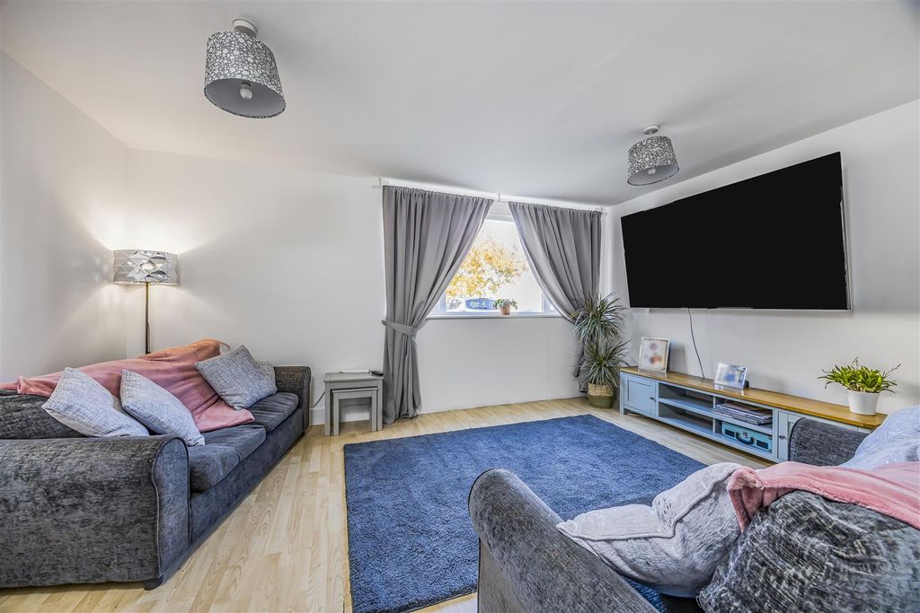 Property photo 3 of 18 74 Fort Cumberland Road, Southsea-Porticomarketing