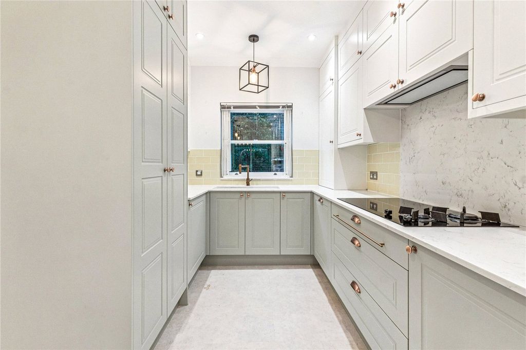 Property photo 3 of 17 Kitchen