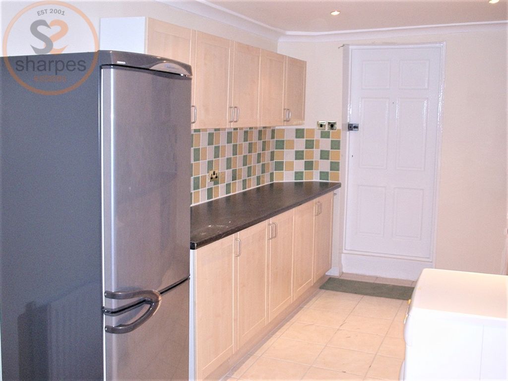 Property photo 2 of 9 3.Kitchen
