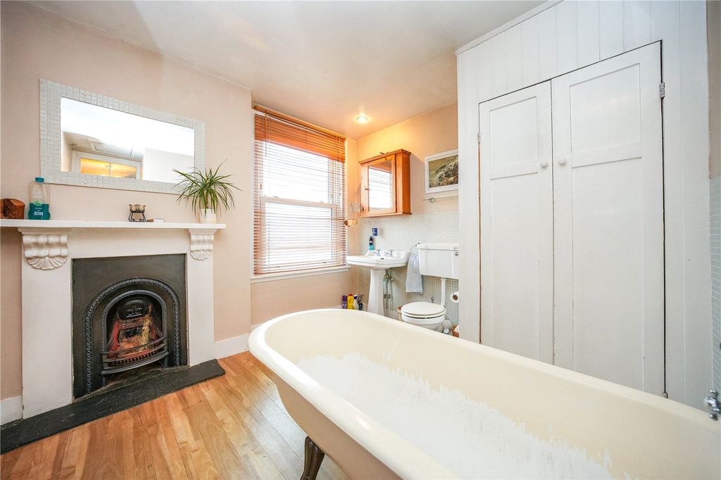 Property photo 3 of 12 Family Bathroom