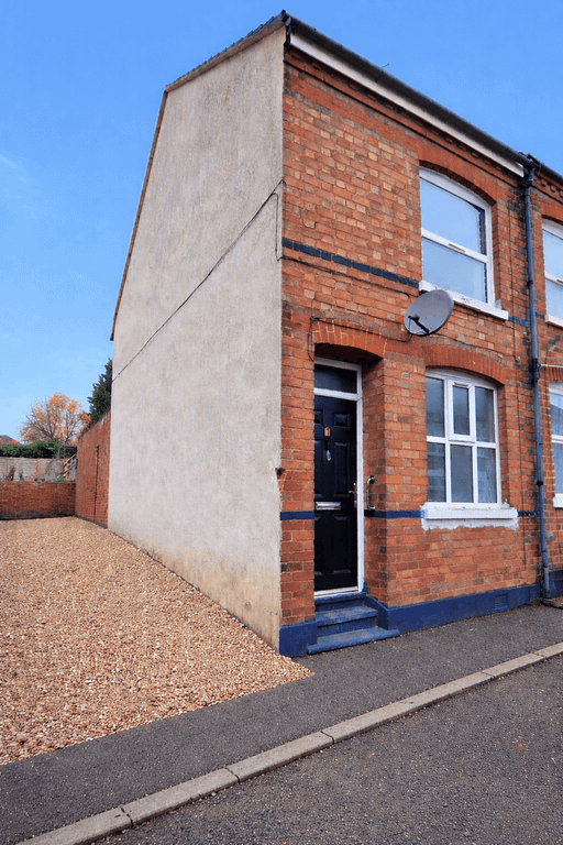 Property photo 1 of 22 Spectacular Four Bedroom House Available To Rent Located On Hillside Road In Luton