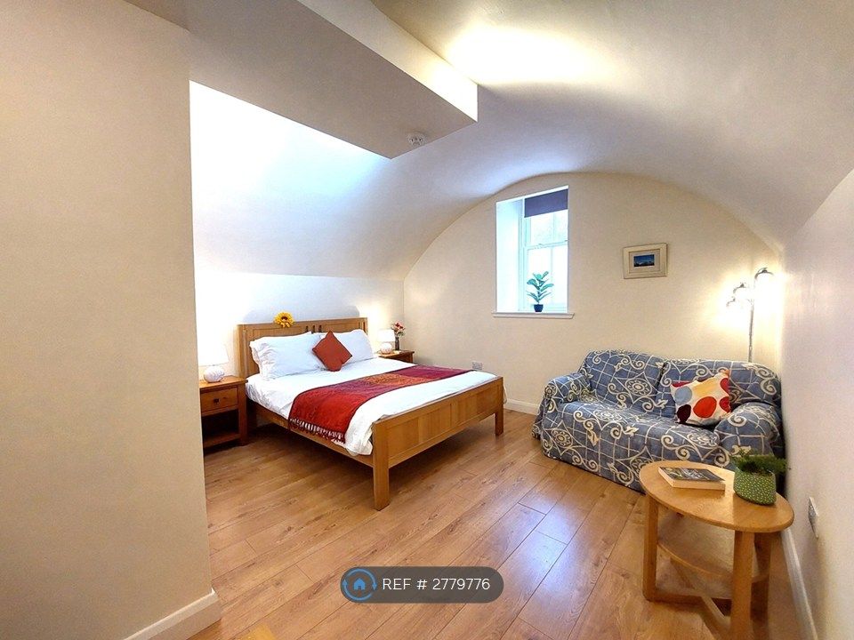 Property photo 2 of 8 Ensuite Double Room