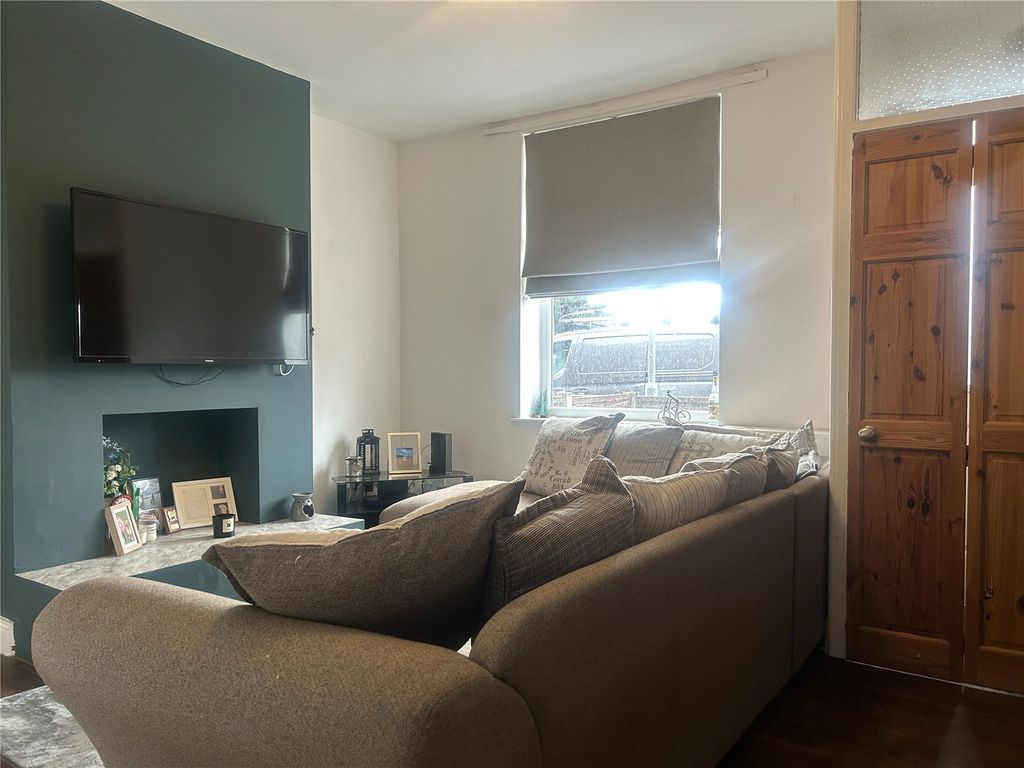 Property photo 2 of 13 Lounge