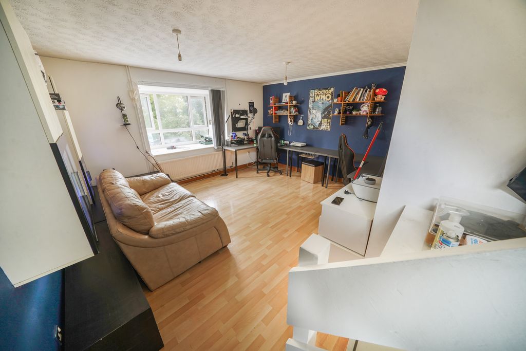 Property photo 2 of 14 2