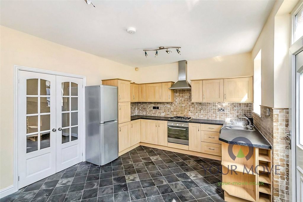 Property photo 3 of 8 Kitchen