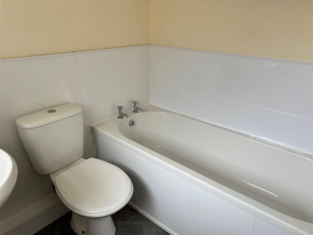Property photo 3 of 8 Img_2303.Jpg