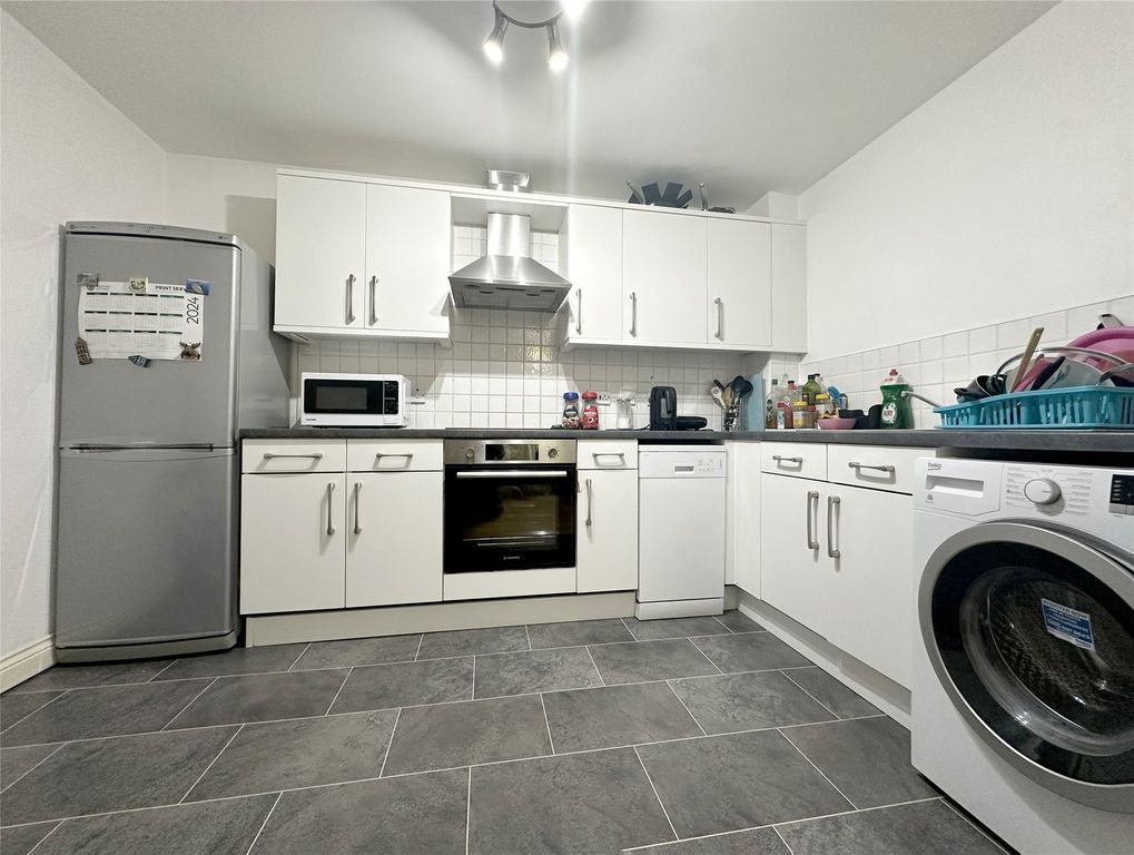 Property photo 3 of 6 Kitchen