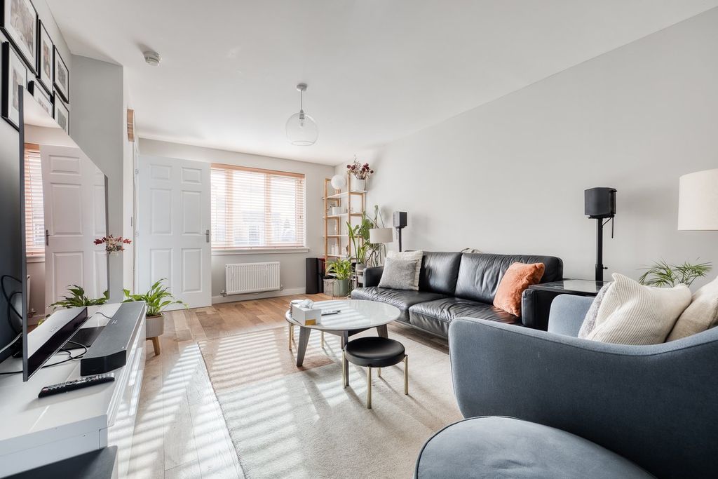 Property photo 2 of 35