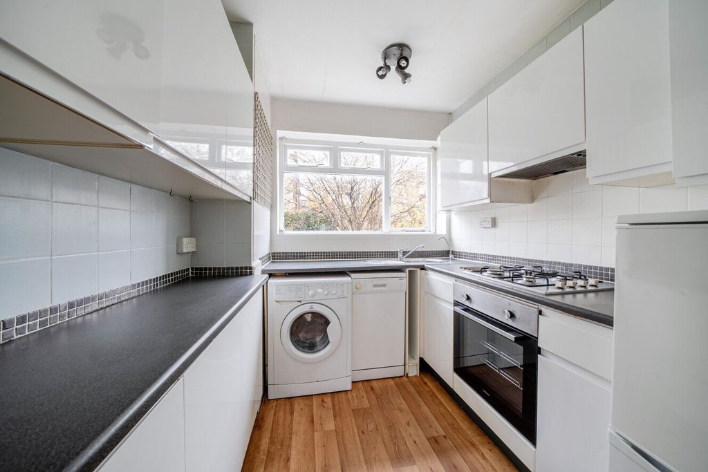 Property photo 3 of 15 Picture No. 12