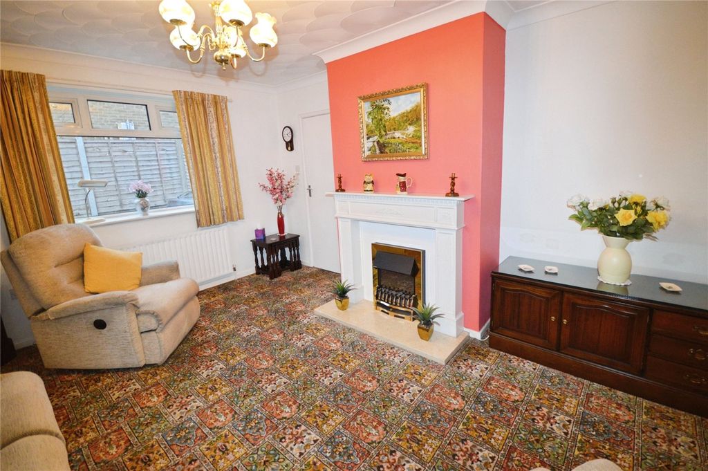 Property photo 3 of 14 Lounge