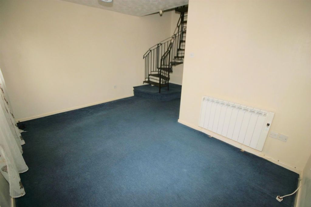 Property photo 2 of 12 Lounge / Diner