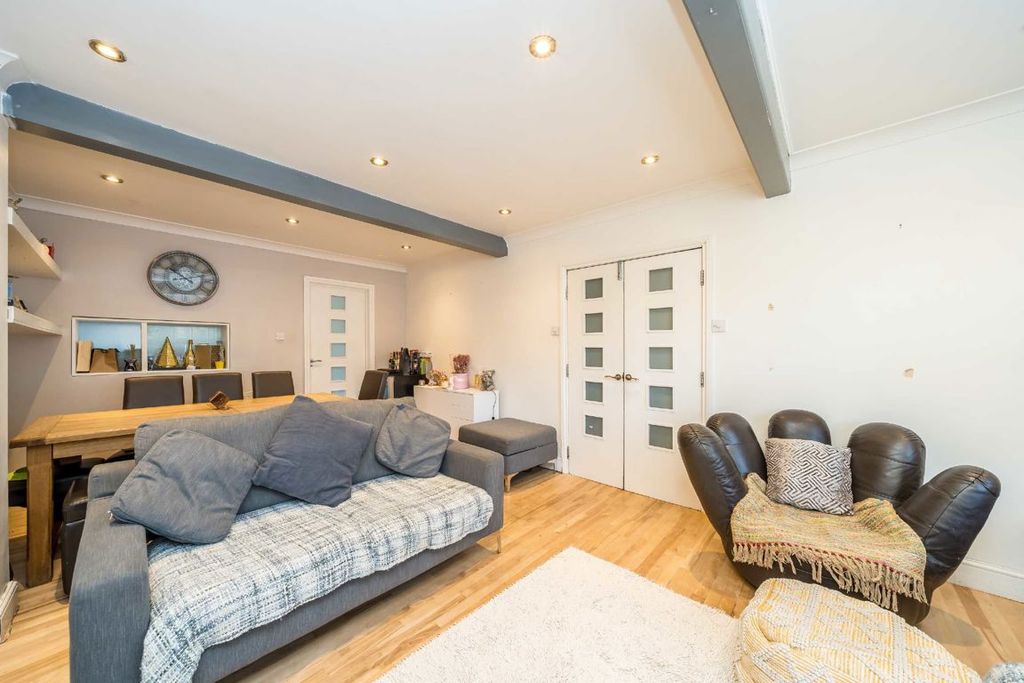 Property photo 2 of 8