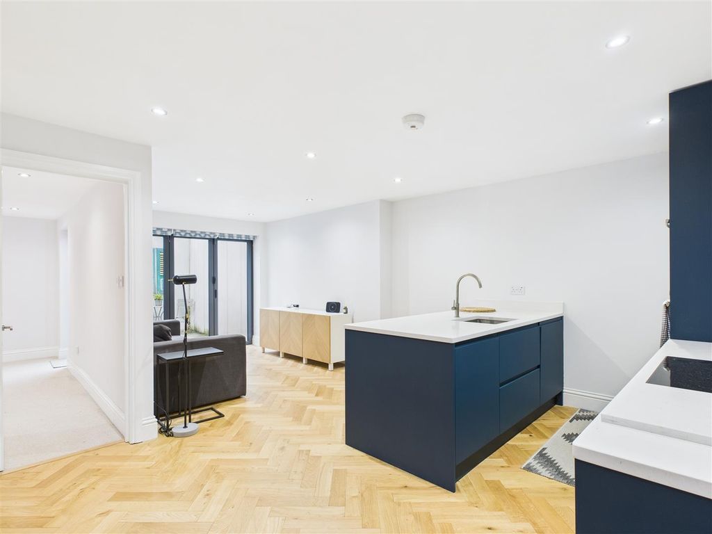 Property photo 2 of 8 Cam04419G0-Pr0039-Still022.Jpg