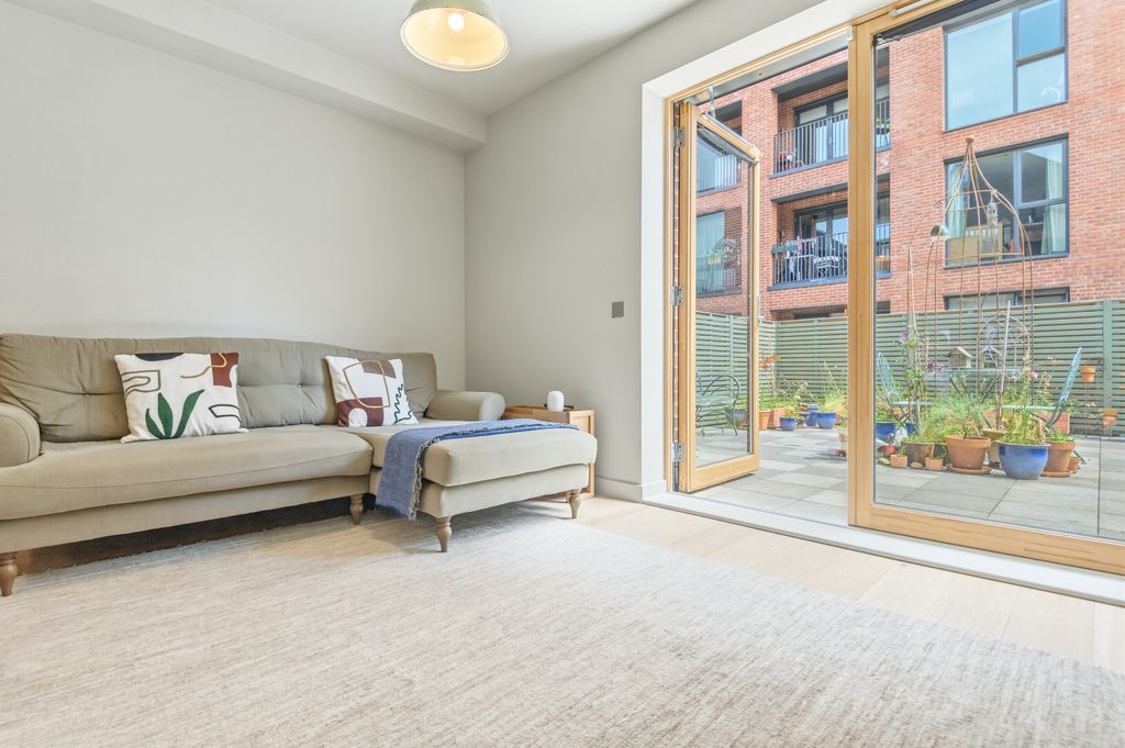 Additional image 6 of 3 bed town house for saleFoundry Side, Ironworks LS11
