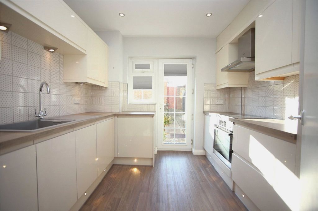 Property photo 2 of 12 Picture No. 24