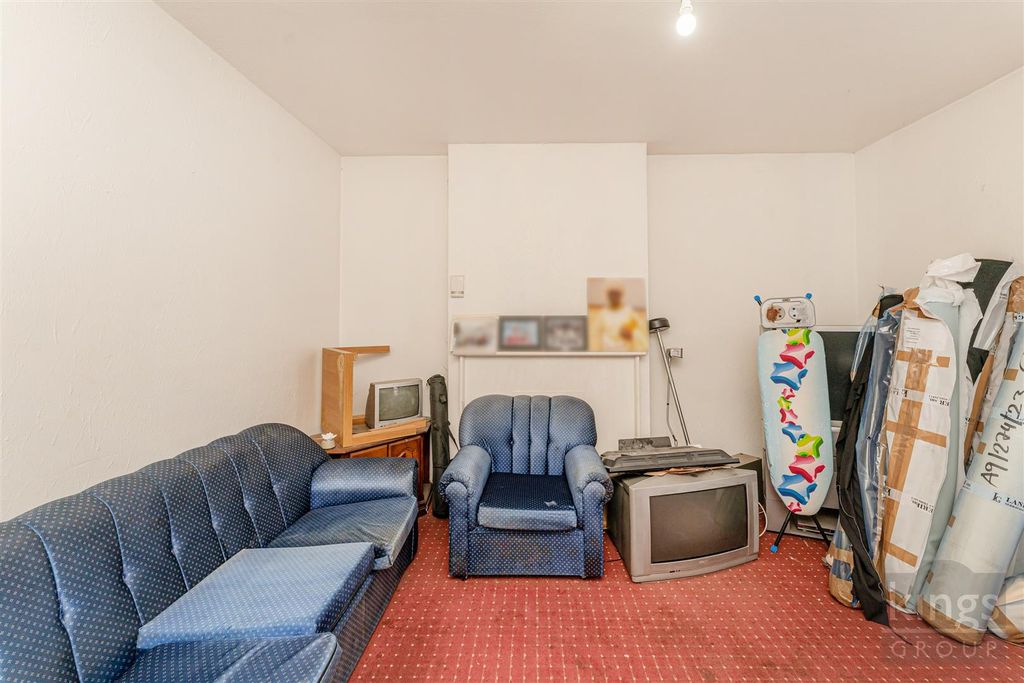 Property photo 1 of 13 Living Room