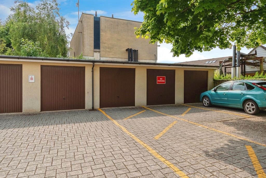 Property photo 3 of 11