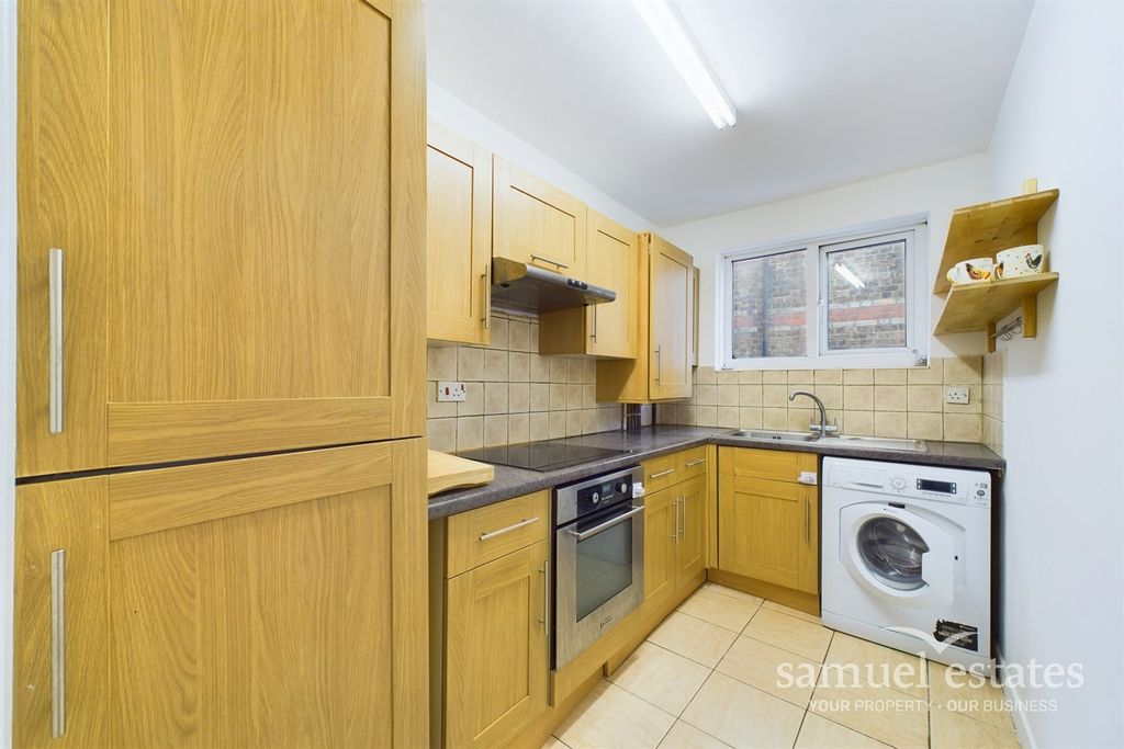 Property photo 3 of 12 Kitchen