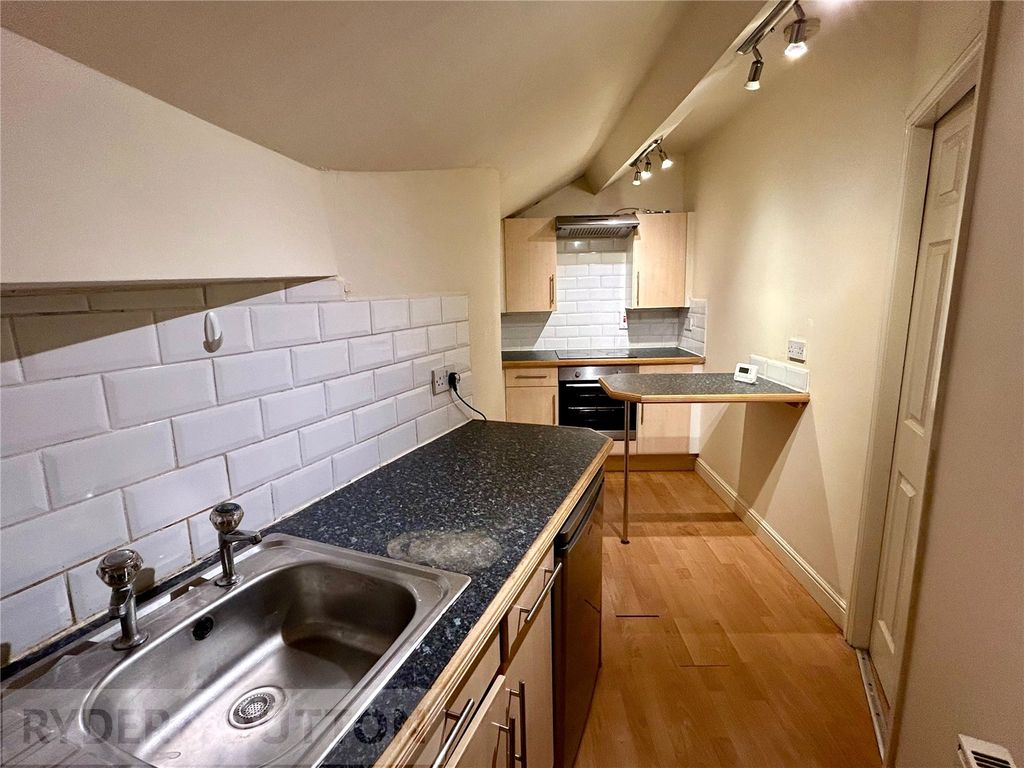 Property photo 3 of 9 Kitchen