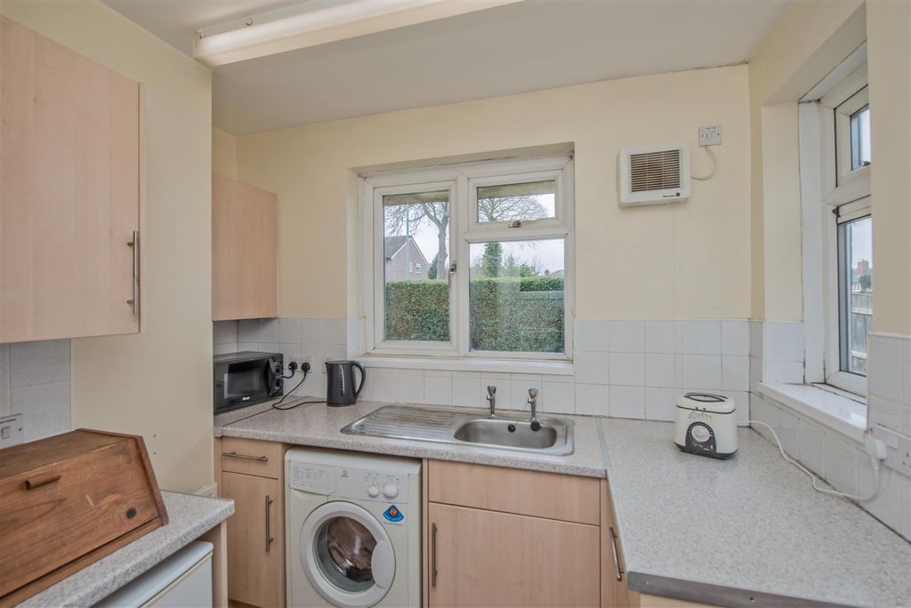 Property photo 3 of 14 Kitchen Area: