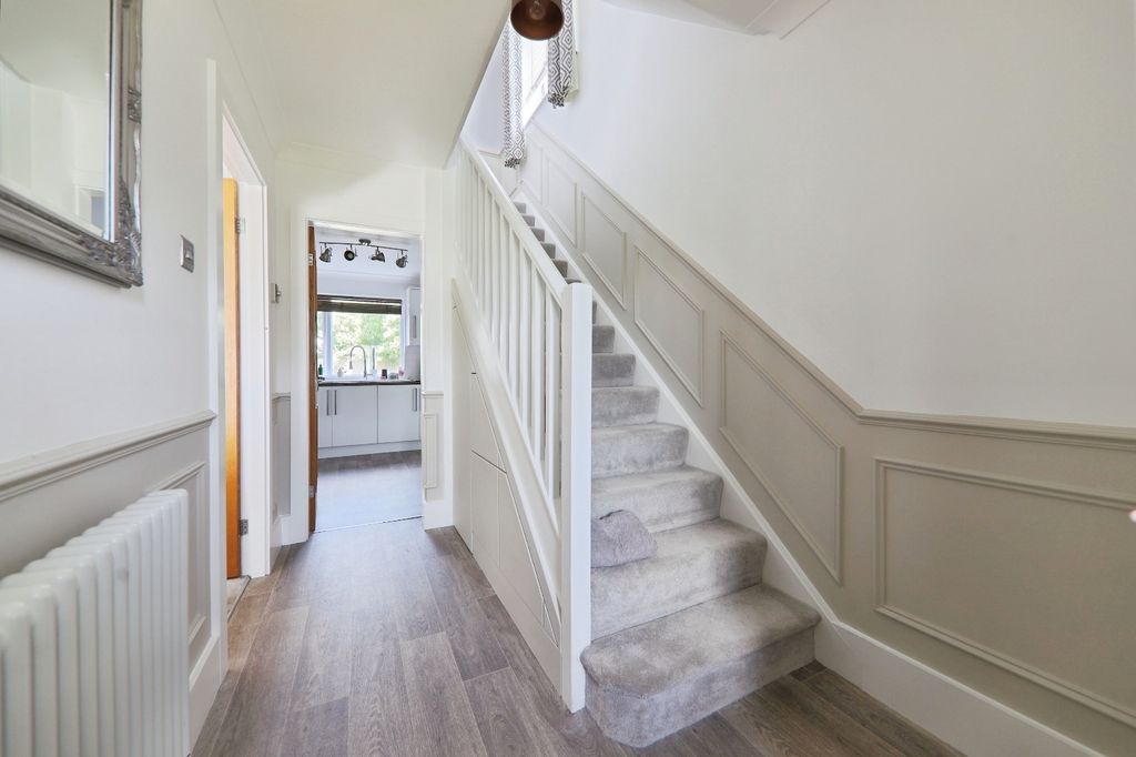 Property photo 2 of 14 5206281