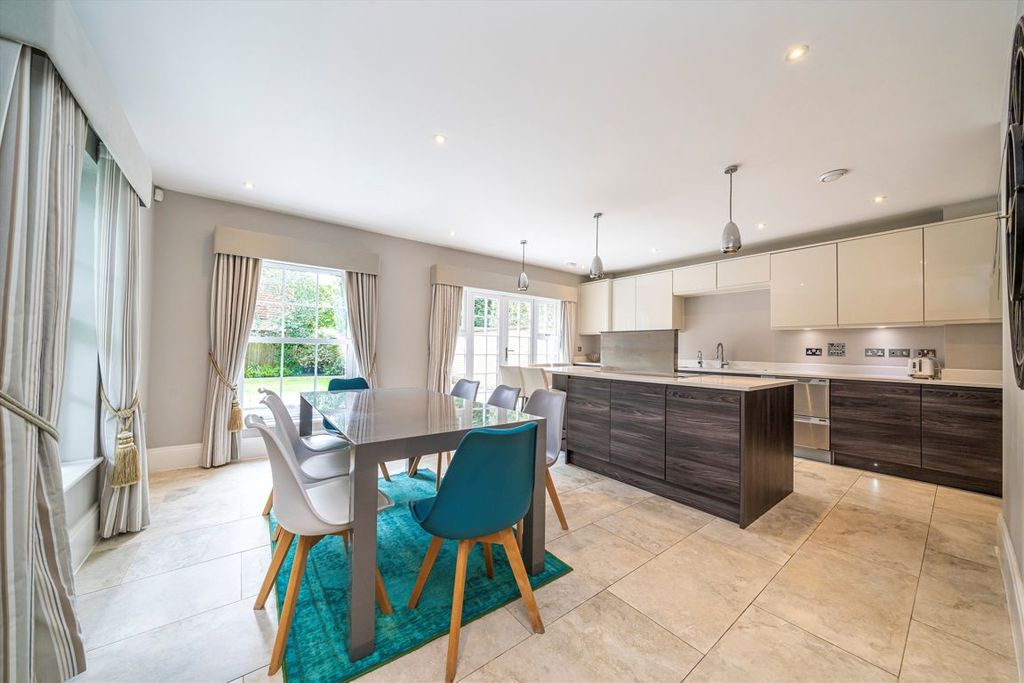 Property photo 3 of 11