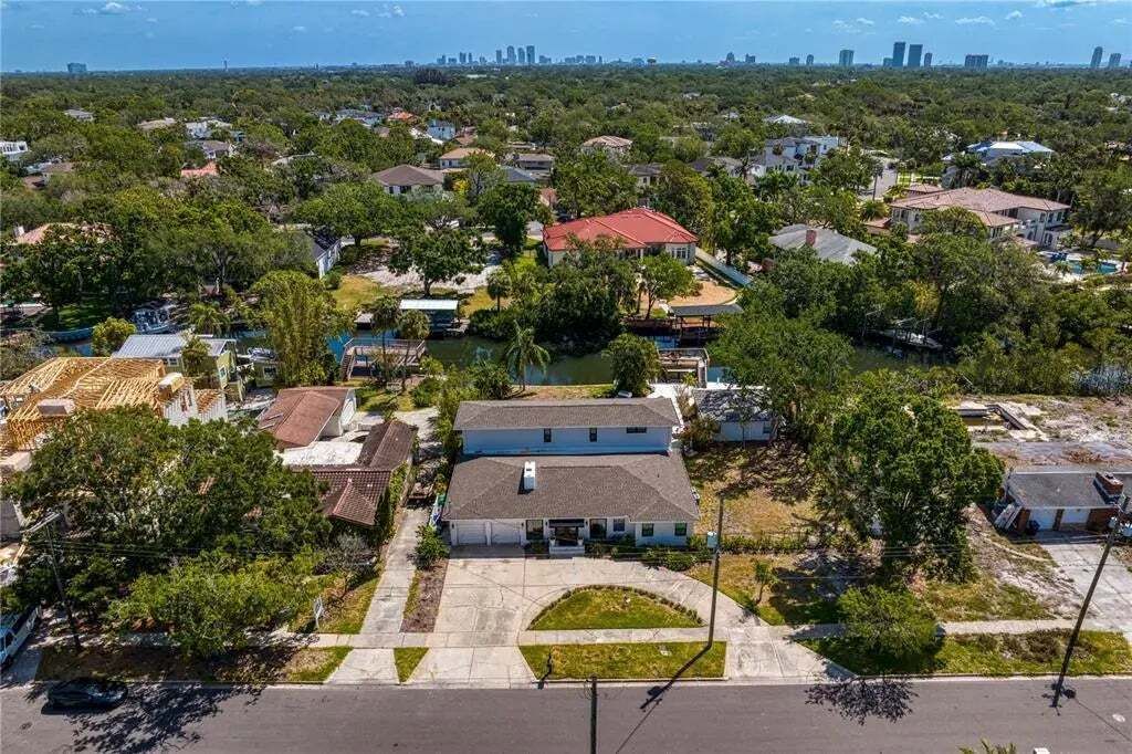 Property photo 3 of 9 <Alttext/>