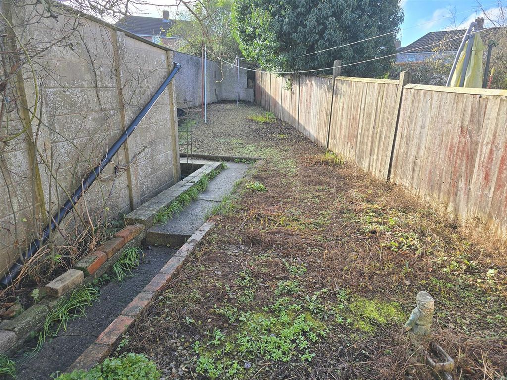 Property photo 2 of 6 Garden